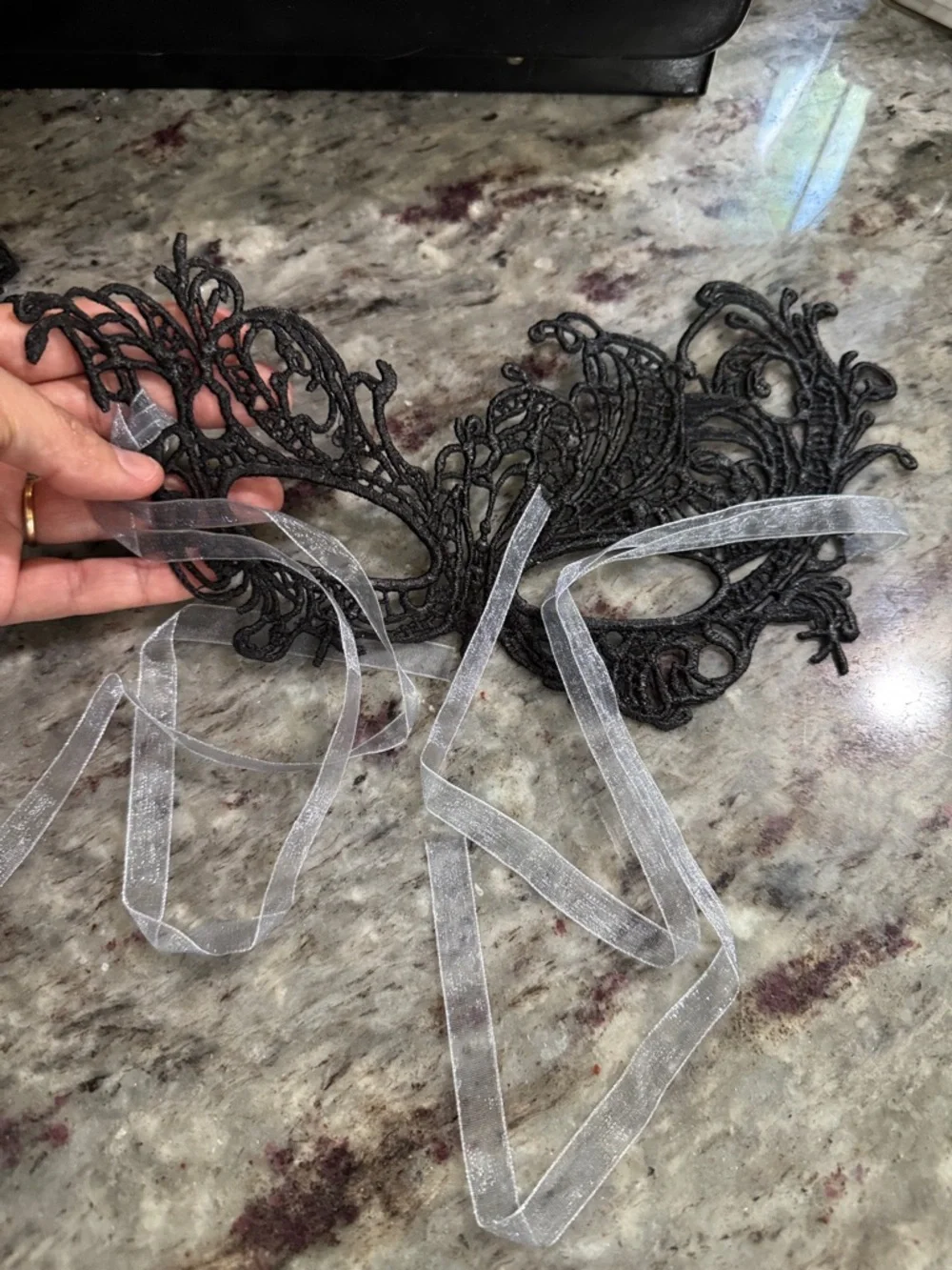 2 pcs Ornate Lace Masquerade Mask - Black & Sliver